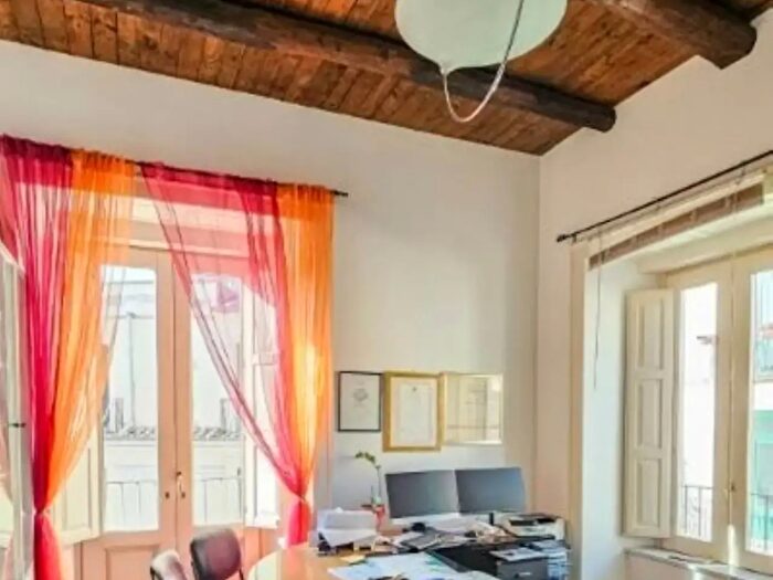 Appartamento quadrilocale in vendita in Piazza Sedile del Campo, Salerno