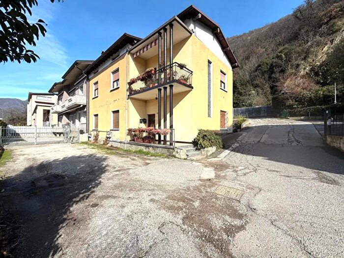 Appartamento trilocale in vendita in Via Europa, Concesio