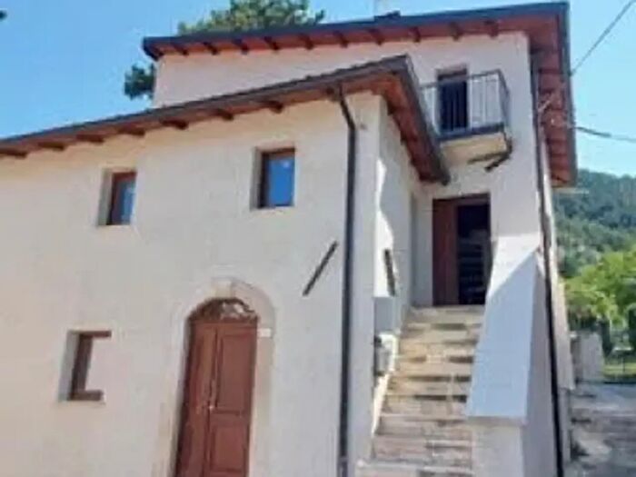 Casa con 5 locali in vendita in Via San Rocco, Barete