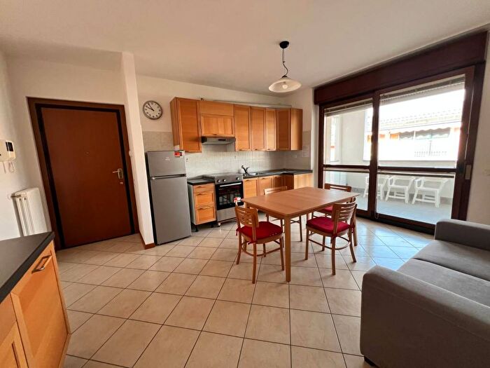 Appartamento bilocale in affitto in Via Fabio Filzi, Centro, Cantù
