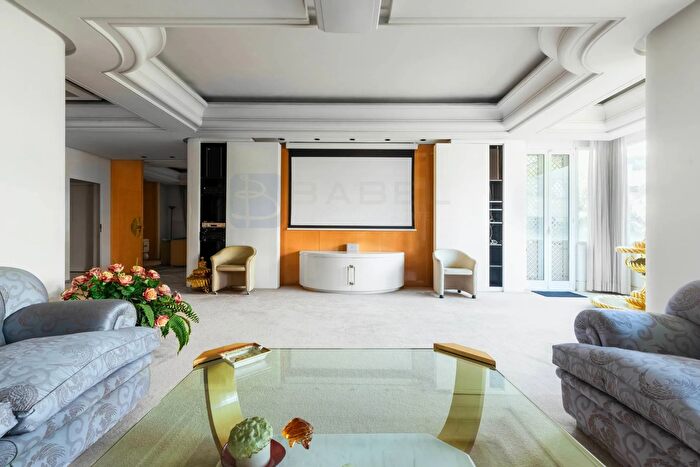 Appartamento con 18 locali in vendita in Via Nemea, Roma