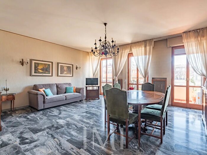 Appartamento con 5 locali in vendita in Via Giuseppe Ripamonti, Milano