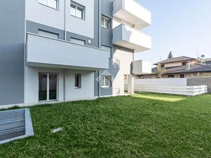 Appartamento trilocale in vendita in Via Santo Stefano, Cesano Maderno