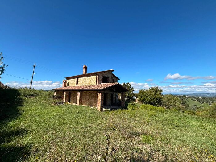 Casa quadrilocale in vendita in Montecchio