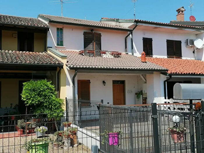 Casa trilocale in vendita in Via Vittorio Emanuele C, Dovera