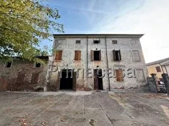 Casa con 11 locali in vendita in Via Don Romolo Tressino, Bonavigo