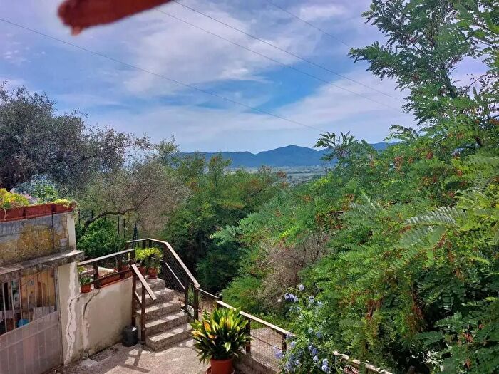 Casa quadrilocale in vendita in a per Nicola, Luni