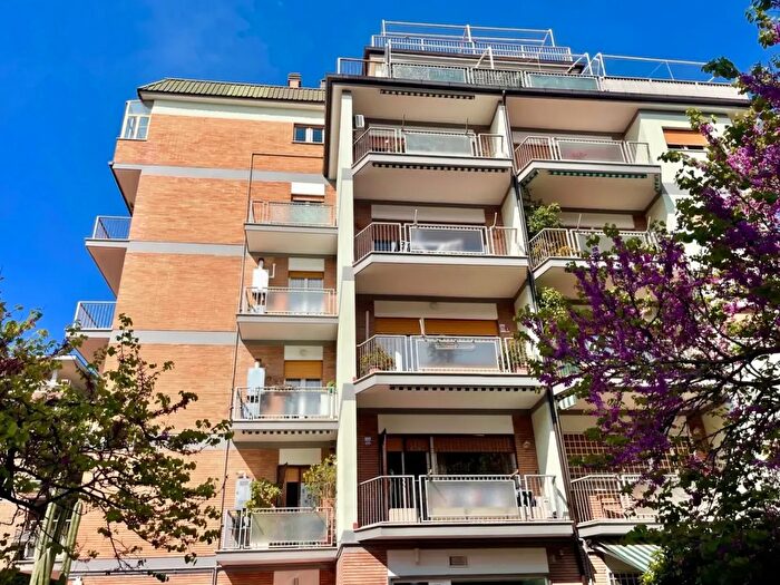 Appartamento trilocale in vendita in Via Ferdinando Acton, Roma