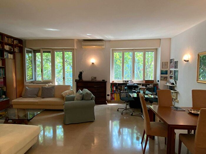 Appartamento quadrilocale in affitto in Via Roberto Sarfatti, Bocconi, Milano