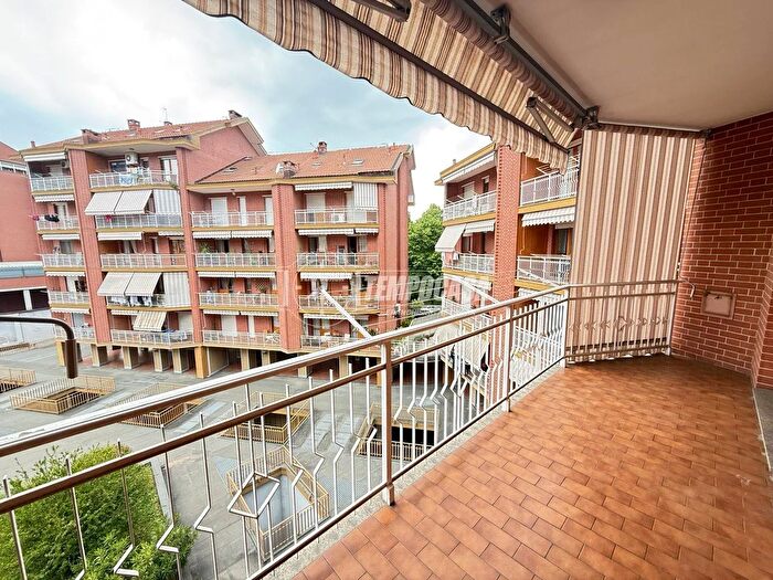 Appartamento trilocale in vendita in Corso Brianza, Torino