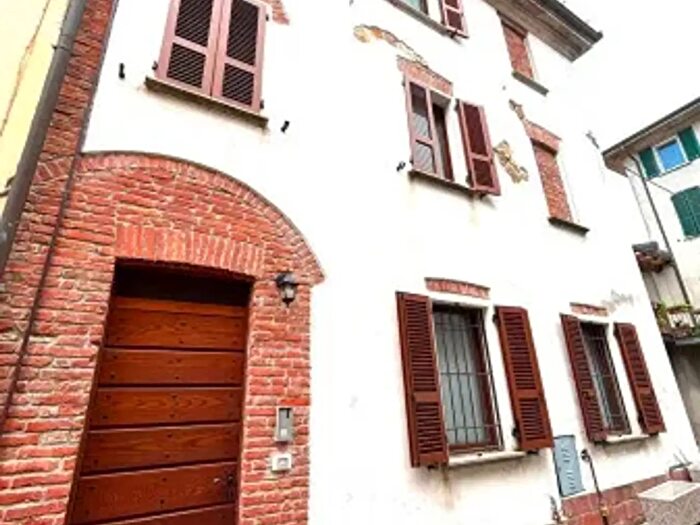 Casa trilocale in vendita in Via Colombaia, Rovescala