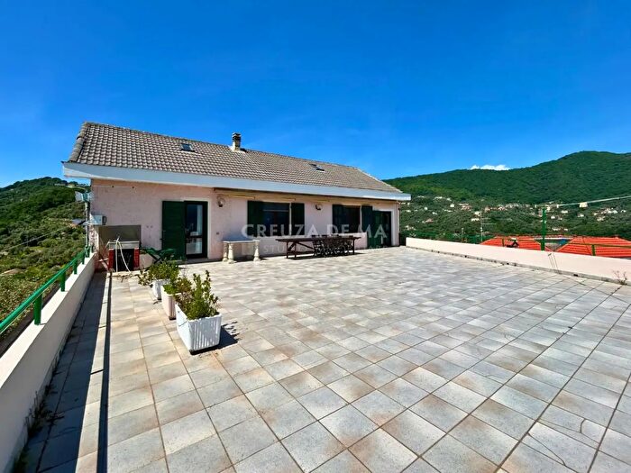 Casa con 12 locali in vendita in Via Chiesa Vecchia di Bana, Camogli