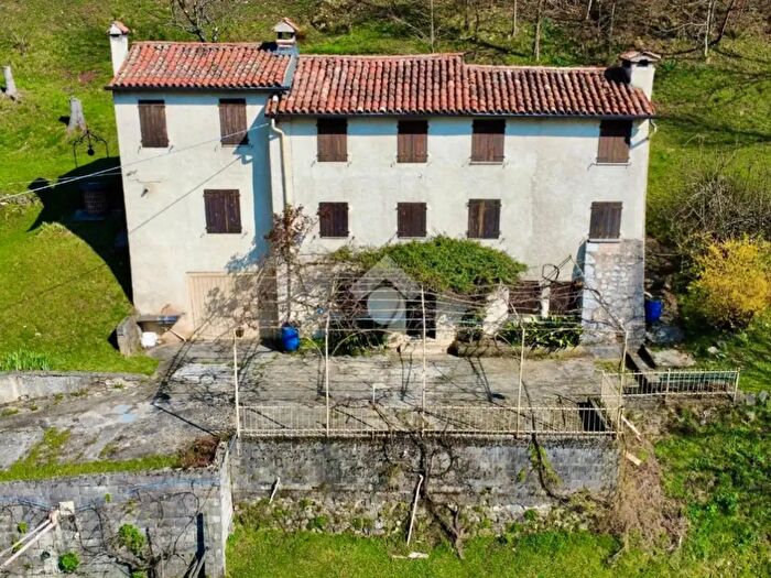 Casa con 5 locali in vendita in Via Alpini, Solagna