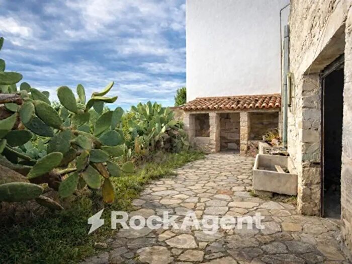 Casa trilocale in vendita in Via Circonvallazione, Nociglia