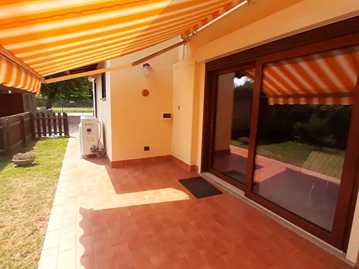 Casa con 5 locali in vendita in Via Monte Bianco, Pombia