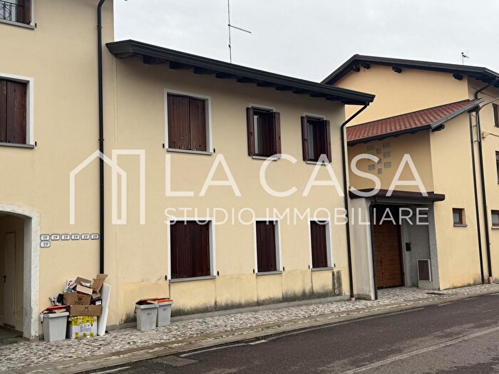 Appartamento trilocale in vendita in Via Domanins, San Martino Al Tagliamento