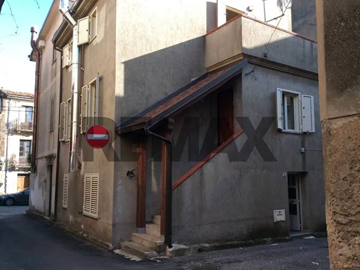 Casa trilocale in vendita in Via FLli Bandiera, Pianopoli