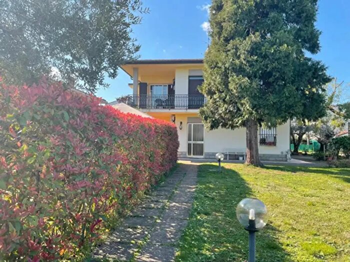 Casa con 5 locali in vendita in Via Zoppa f, Imola
