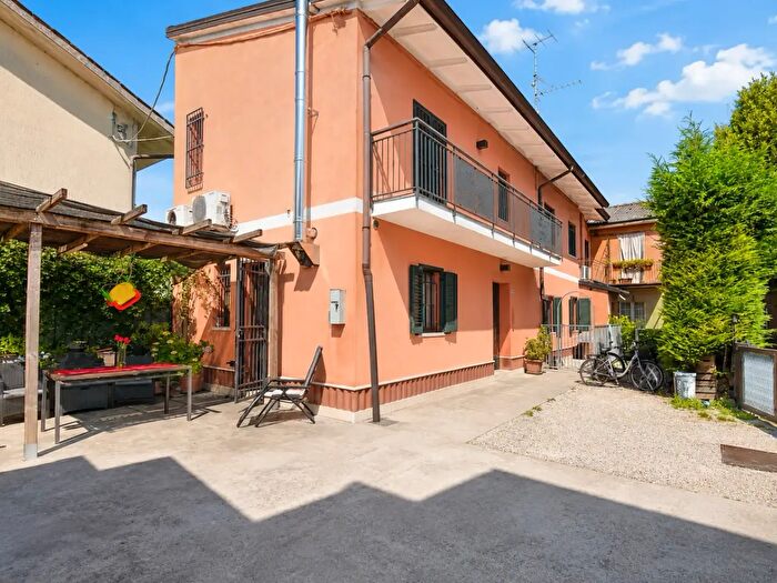 Casa con 7 locali in vendita in Via XXV Aprile, Salizzole