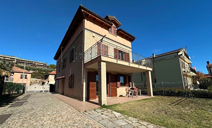 Casa con 6 locali in vendita in Frazione Coasco, Villanova DAlbenga