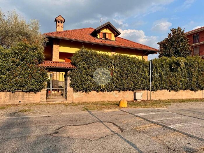 Casa con 6 locali in vendita in Via Settimo, Centro, Leinì