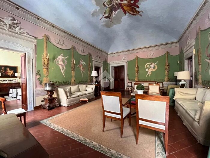 Appartamento con 8 locali in affitto in Piazza Giacomo Matteotti, Sarzana