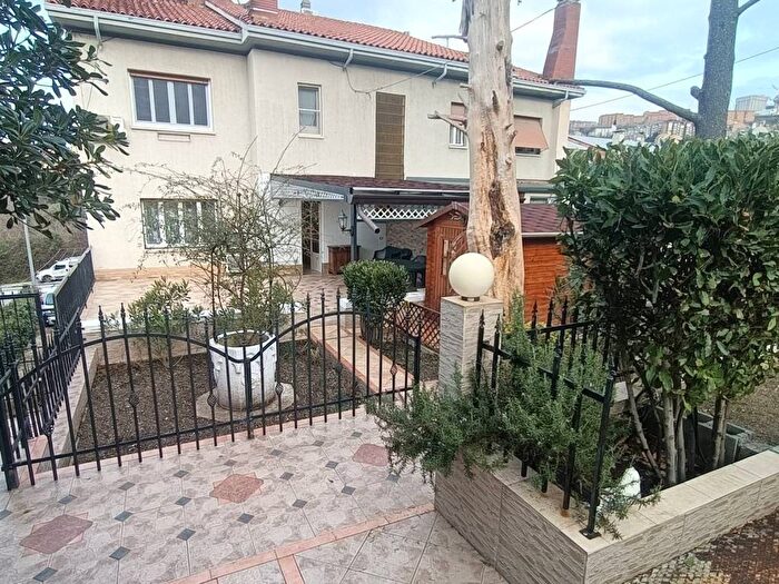 Appartamento quadrilocale in affitto in Via Brigata Casale, Borgo San Sergio, Trieste