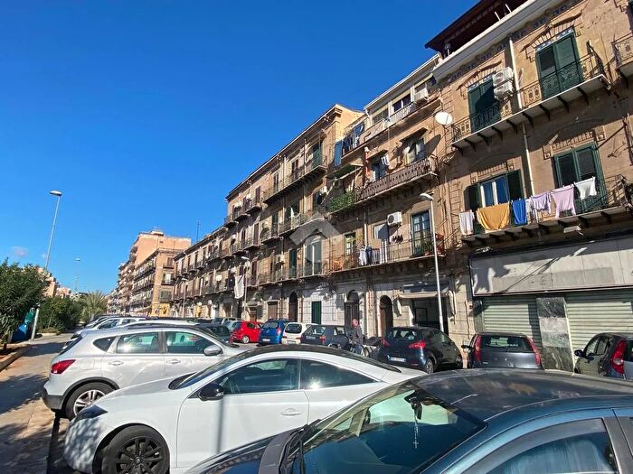 Appartamento trilocale in vendita in Corso dei Mille, Palermo
