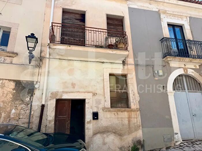 Casa quadrilocale in vendita in Via Principe di Carignano, Comiso