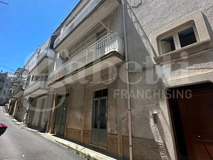 Appartamento trilocale in vendita in Via Calcagni, Ostuni