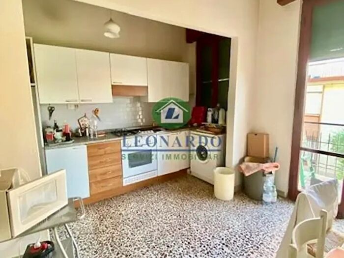 Appartamento con 6 locali in vendita in Massa E Cozzile