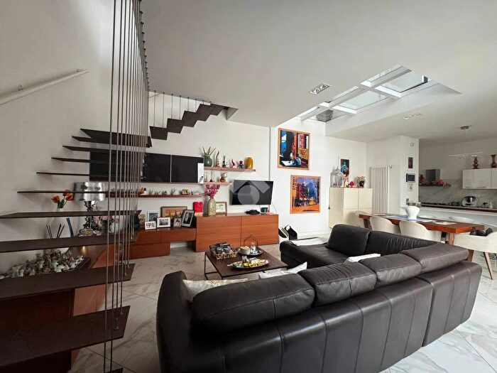 Casa con 10 locali in vendita in Via Solferino, Aversa