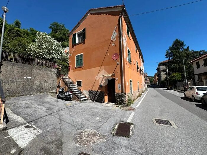 Appartamento quadrilocale in vendita in Via Ss Nome di Gesù, Ceranesi