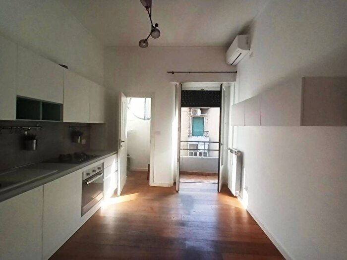 Appartamento trilocale in affitto in Via Soperga, Centrale, Milano