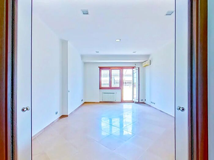 Appartamento quadrilocale in vendita in Via delle Gondole, Roma