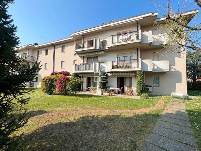 Appartamento con 6 locali in vendita in Via Rimembranze, Desenzano Del Garda