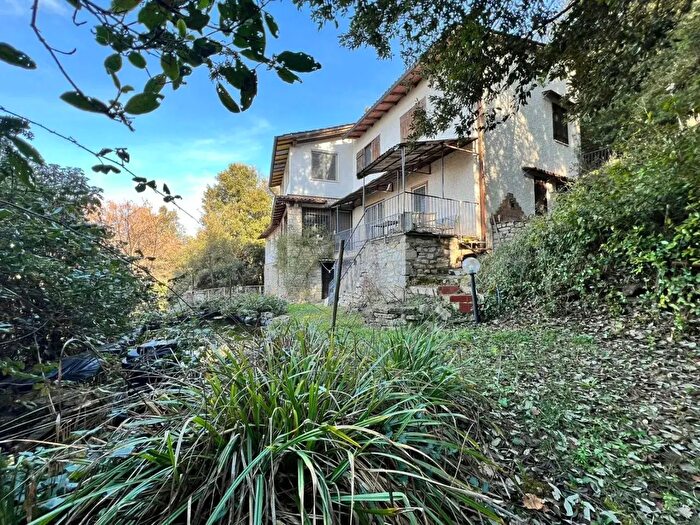 Casa con 5 locali in vendita in Via del Bosco, Corciano