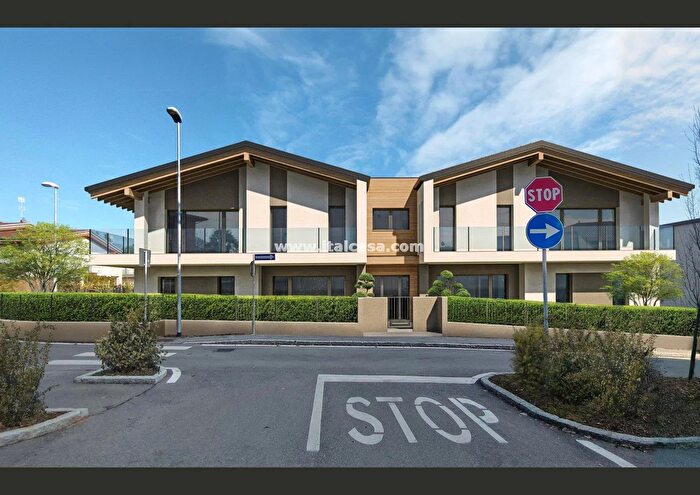 Appartamento quadrilocale in vendita in Via Walter Bonati, Cenate Sotto