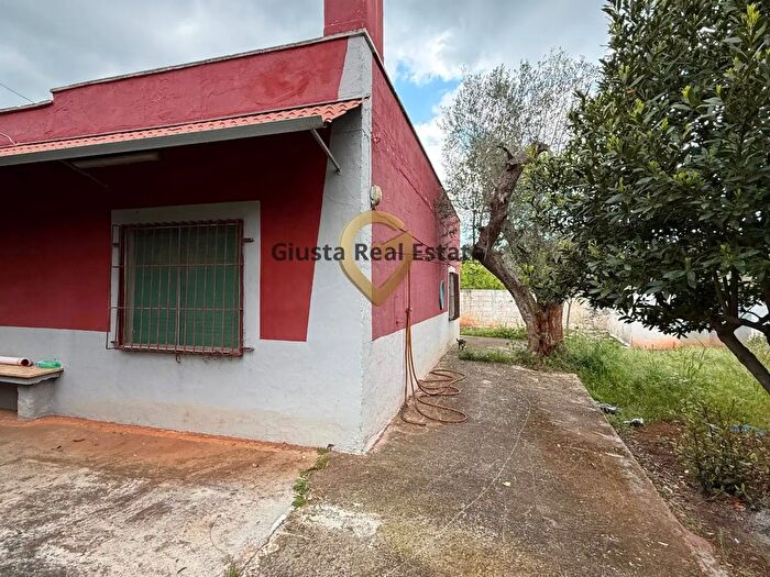 Casa trilocale in vendita in Contrada Specchia, Latiano