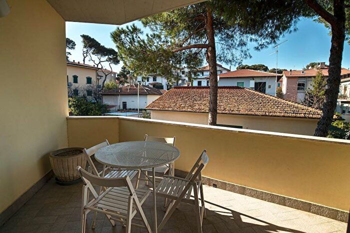 Appartamento trilocale in affitto in Via Benvenuto Cellini, Castiglioncello, Rosignano Marittimo