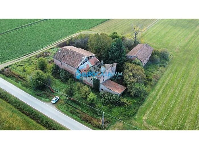 Casa con 10 locali in vendita in Via Bosco Novi di Modena Mo, Rolo