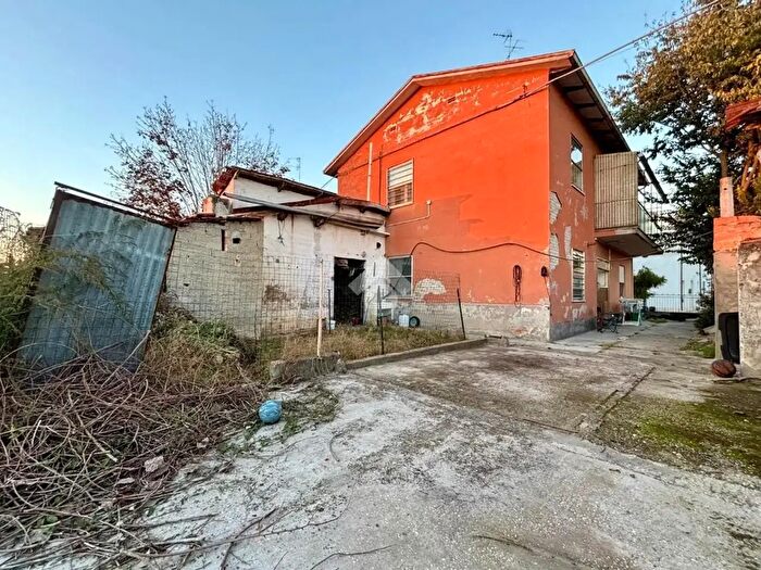 Casa con 8 locali in vendita in Via Borse, Alfonsine