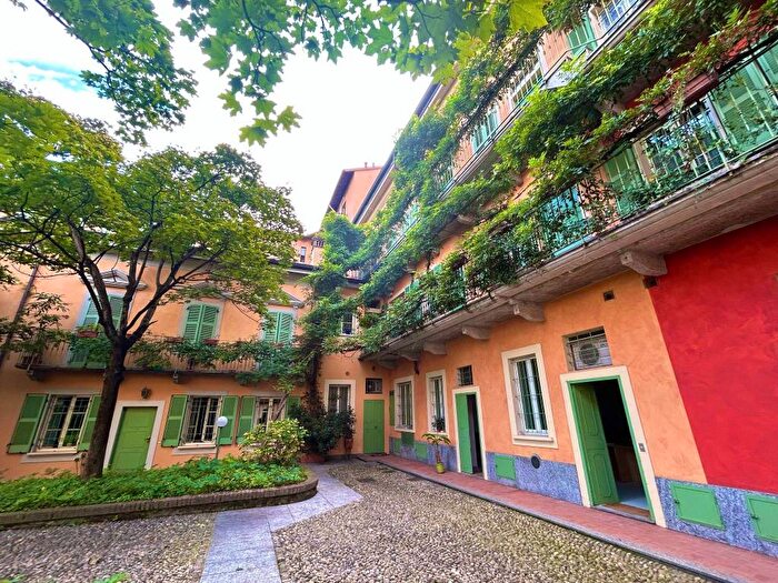 Casa quadrilocale in affitto in Via Popoli Uniti, Rovereto, Milano