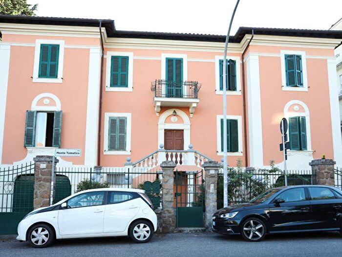 Appartamento trilocale in affitto in Via Monte Tomatico, Città Giardino, Roma