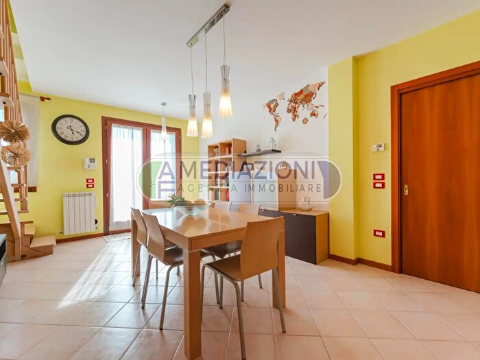 Appartamento con 6 locali in vendita in Via Lago di Lugano, Mira