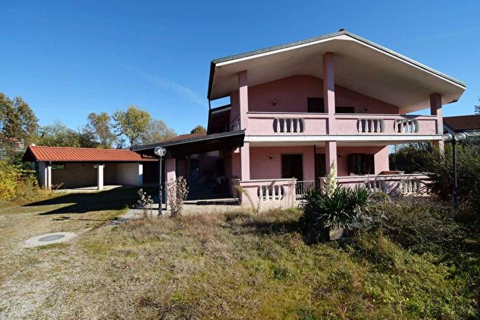 Casa con 6 locali in vendita in Strada Piane, Cumiana