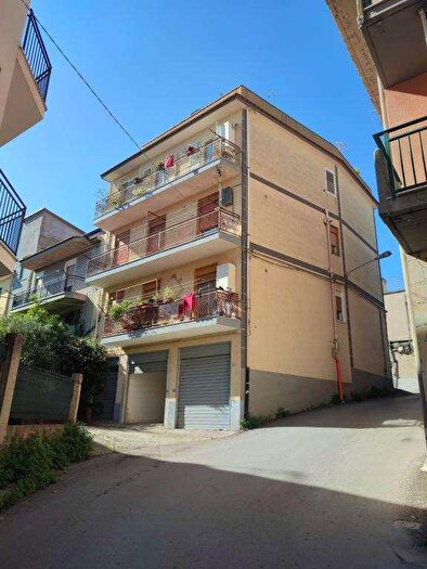 Appartamento quadrilocale in vendita in Via Achille Carusi, San Cataldo