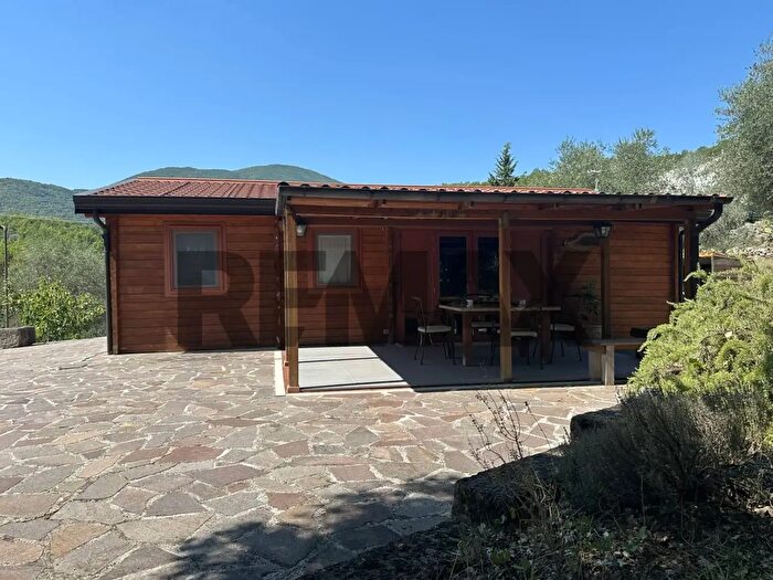 Casa quadrilocale in vendita in Via Cerreto Snc, Colli A Volturno