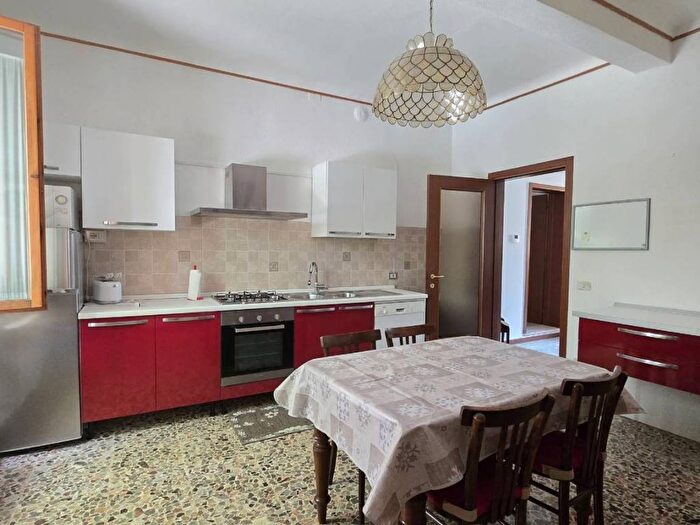 Appartamento con 5 locali in affitto in Via Vignolese, Sant'Agnese Università, Modena