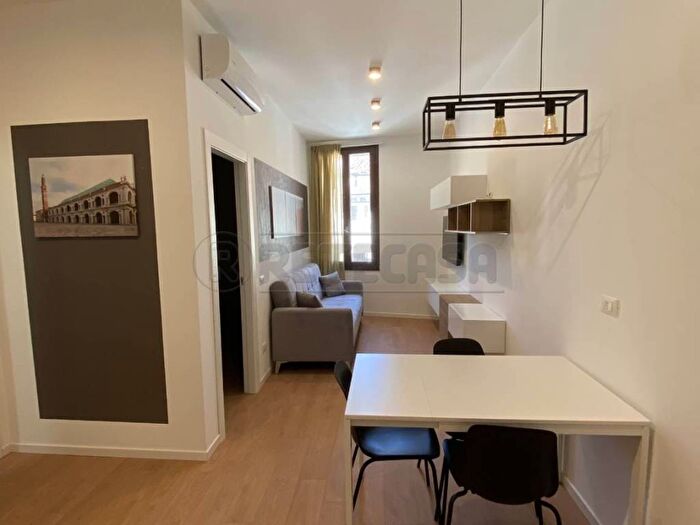 Appartamento bilocale in affitto in Contrà Sant'Ambrogio, Centro Storico, Vicenza